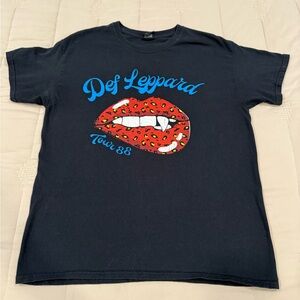 Classic rock vintage style t-shirt. Def Leppard Tour 88. Great band! Like new